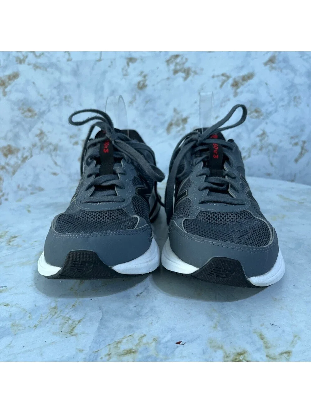 New Balance signs tread